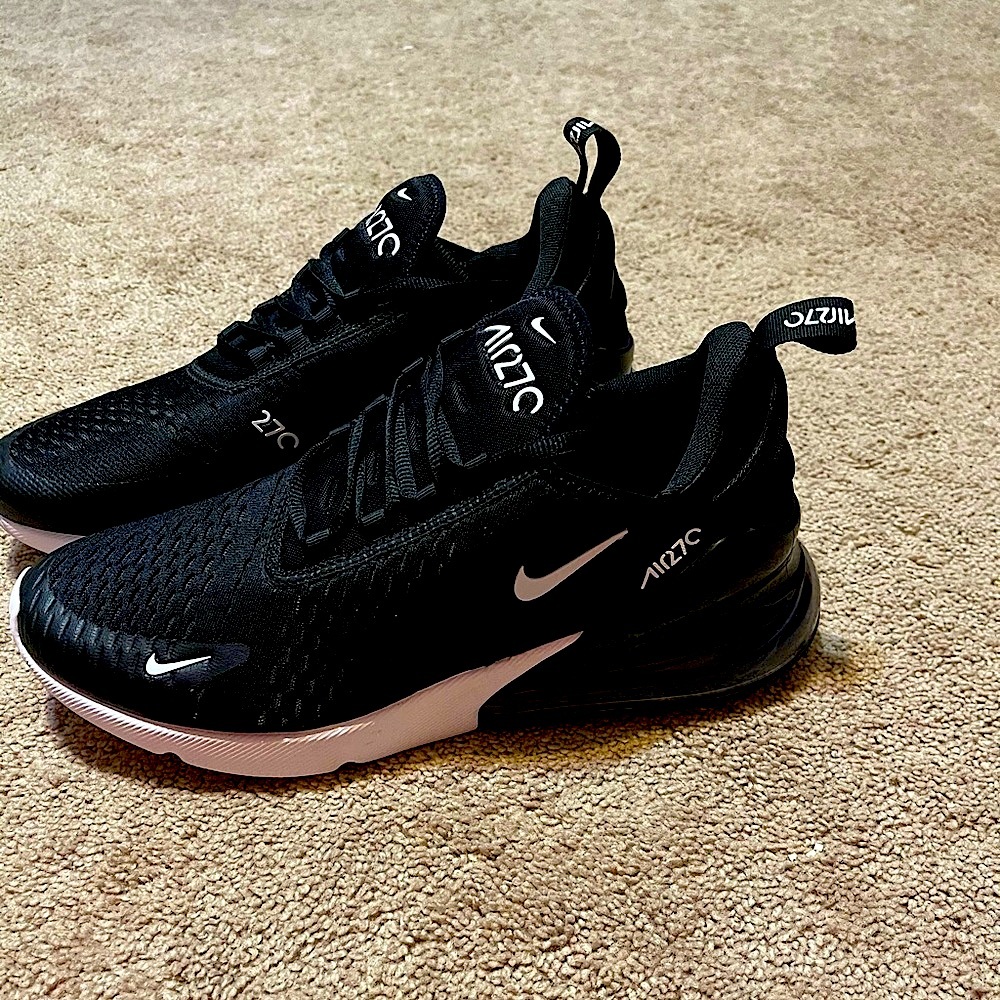 Nike Air women’s shoes, black and white brand new.
